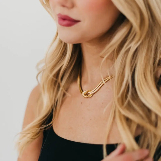 Tie the Knot Necklace (gold, waterproof)
